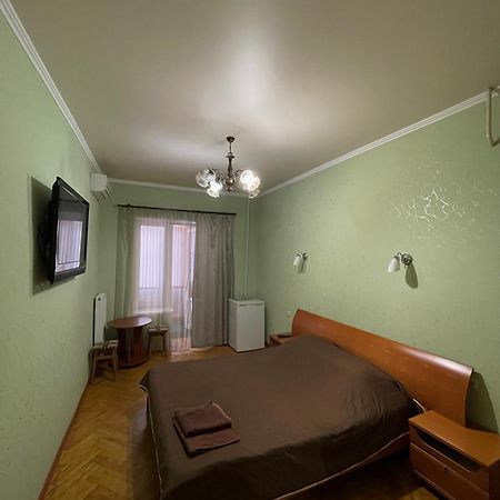 Затишні Номери В Самому Центрі Одеси Odessa Exterior foto